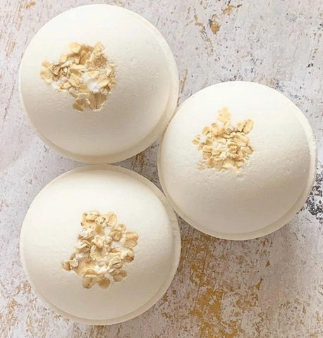~ DAY 7 - Oat Milk & Honey Bath Bomb ~